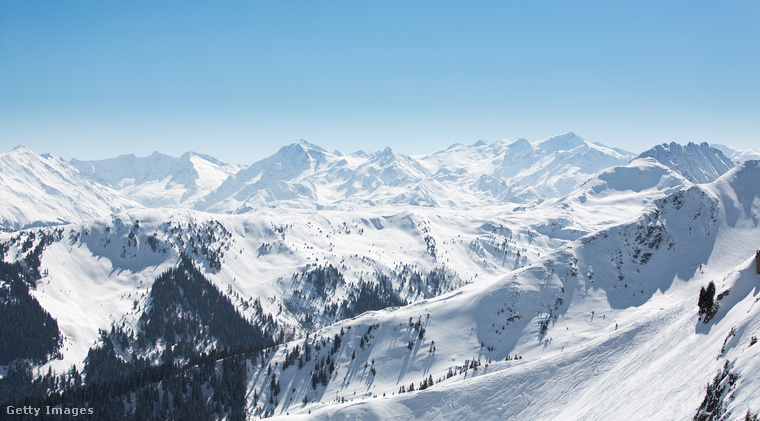 Kitzbühel-Kirchberg: síparadicsom a Hahnenkamm lábánál&nbsp;Kitzbühel és Kirchberg festői alpesi tájai, kiváló sípályái és gazdag szabadidős programjai évek óta az egyik legkedveltebb síközponttá teszik ezt az ausztriai térséget