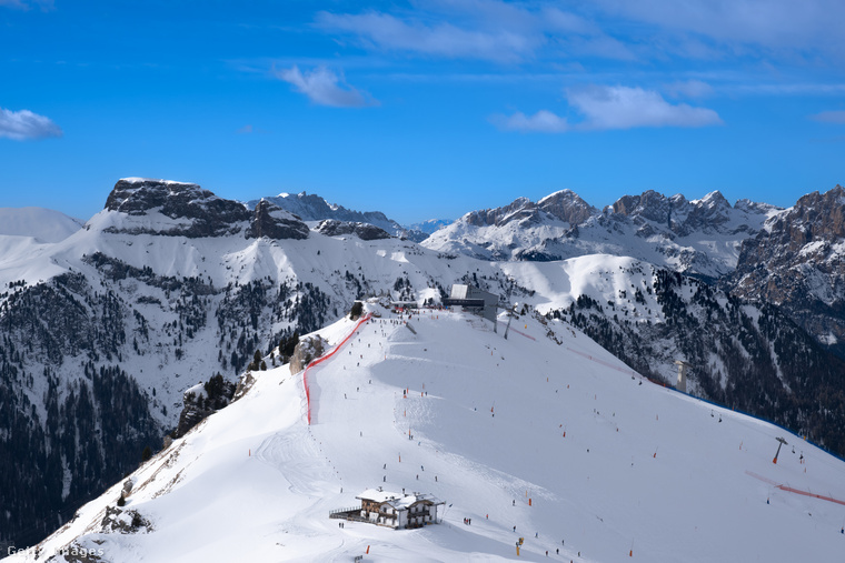 Sella Ronda páratlan körsízése a Dolomitokban&nbsp;A Sella Ronda körsízése páratlan síélményt nyújt a festői Dolomitok között, mindössze 561 km-re Budapesttől