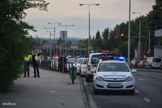 A fővárosi útlezárások során elszállítják az érintett területeken hagyott autókat