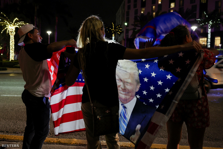 Donald Trump támogatói a floridai West Palm Beachen, az Egyesült Államokban 2024. november 6-án