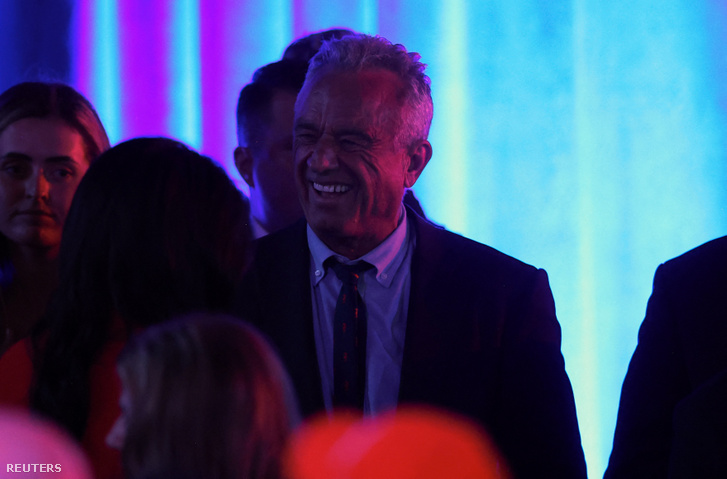 Robert F. Kennedy jr. részt vesz Donald Trump választási esti gyűlésén a floridai West Palm Beachen, az Egyesült Államokban 2024. november 6-án