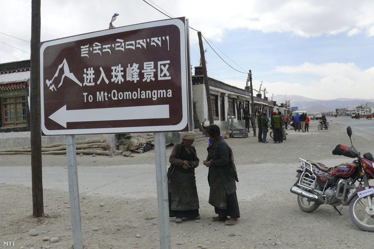 A 4200 méteres tengerszint feletti magasságban fekvő Tingri városa a Tibeti-fennsíkon.