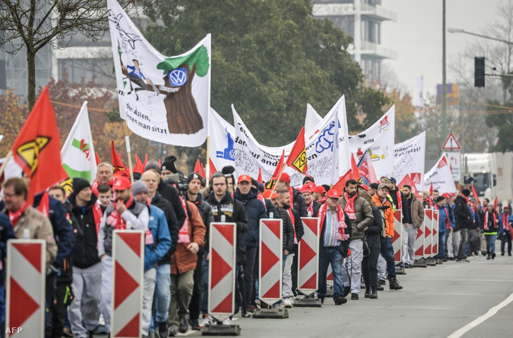 Figyelmeztetősztrájk a Volkswagen osnabrücki gyáránál 2024. november 6-án.