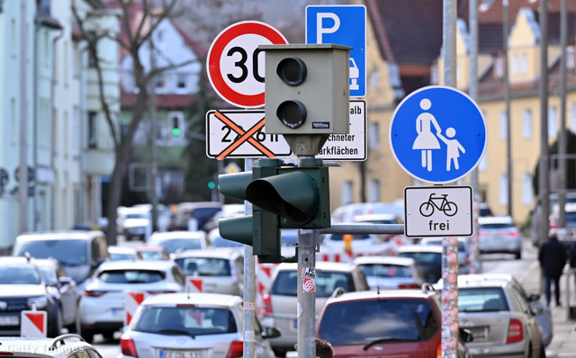 Az új traffipaxok esetén sincs toleranciahatár, de kiderült az is, mennyire pontosak