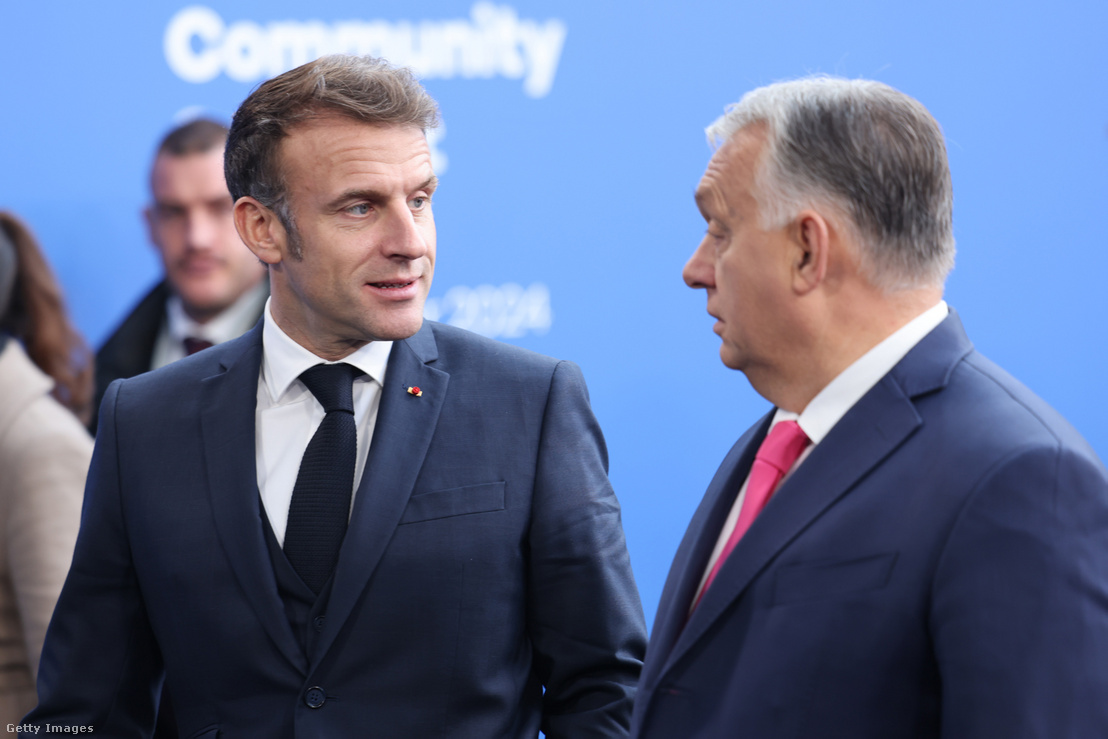 Emmanuel Macron francia elnök és Orbán Viktor az Európai Politikai Közösség (EPC) budapesti tanácskozásán a Puskás Arénában 2024. november 7-én