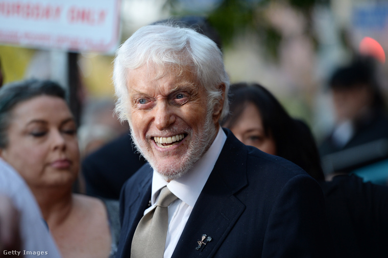 Dick Van Dyke – Kamala HarrisA Mary Poppins című film sztárja a demokrata jelölt, Kamala Harris mellett tette le a voksát