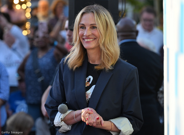 Julia Roberts – Kamala HarrisA Micsoda nő! és az Ízek, imák, szerelmek című film sztárja nemcsak, hogy Harrisre szavazott, de olyan formában még a kampányában is részt vett, hogy a demokrata jelölt támogatására készült egyik reklámfilm narrátora volt.