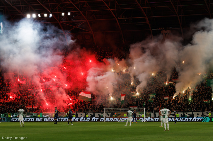 Magyar szurkolók a Ferencvárosi TC és az SK Slovan Bratislava közötti Bajnokok Ligája második selejtezőkörének első mérkőzésén Budapesten, 2022. július 20-án