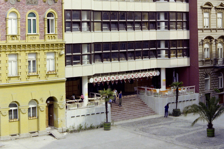 Almássy tér, a szabadidőközpont 1985-ben