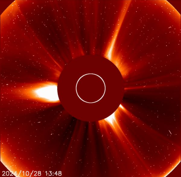 A Nap egy szempillantás alatt semmivé tette a felé száguldó üstököst. (Fotó: ESA/NASA SOHO)