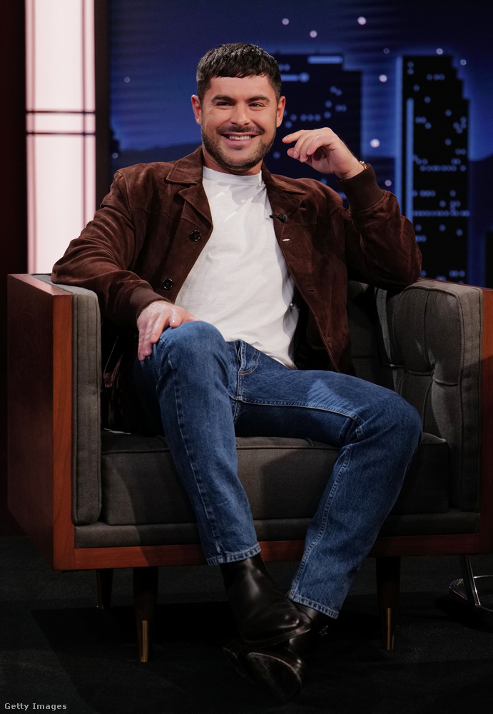 Zac EfronZac Efron mindössze 18 éves volt, amikor 2006-ban a Disney High School Musical című filmjében eljátszotta a hősszerelmes tinifiút, Troy Boltont