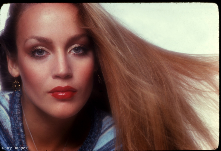 Jerry Hall neve kihagyhatatlan, ha egykori szupermodellekről van szó, hiszen a hetvenes-nyolcvanas évek egyik korszakos darabja