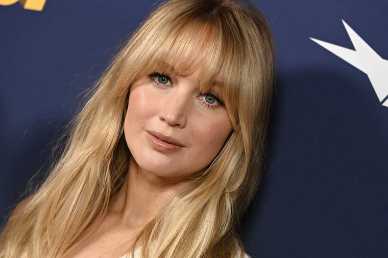 Jennifer Lawrence is folyamatos piszkálás mellett próbált helyt állni az iskolában, és a bántalmazás miatt többször is iskolát váltott