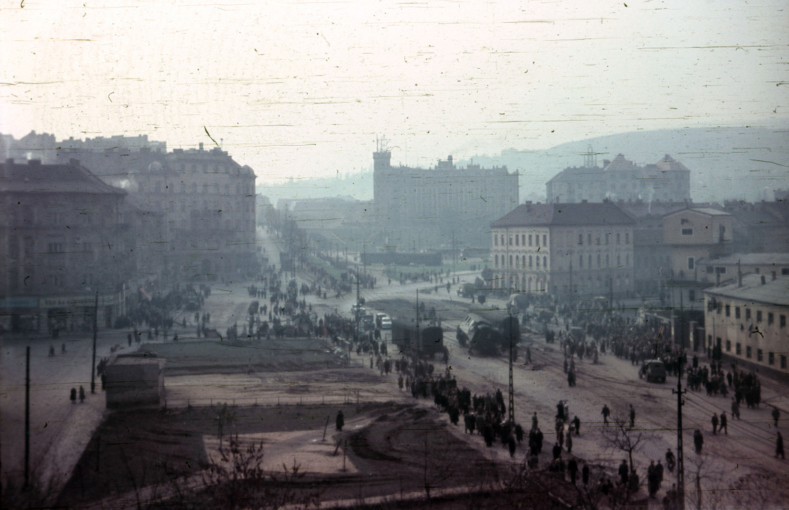 A Széna tér a Vérmező út és a Széll Kálmán tér felé nézve (1956)