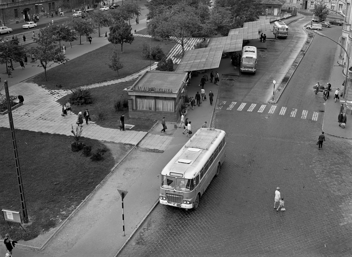 A Széna téri buszvégállomás (1969)