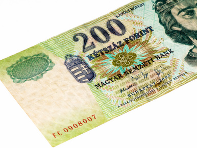 Most megéri eladni régi bankjegyeit: akár egymillió forintot is érhet egy papír kétszázas