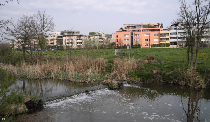 A Kőérberek tóvárosi lakópark házai 2019. április 7-én