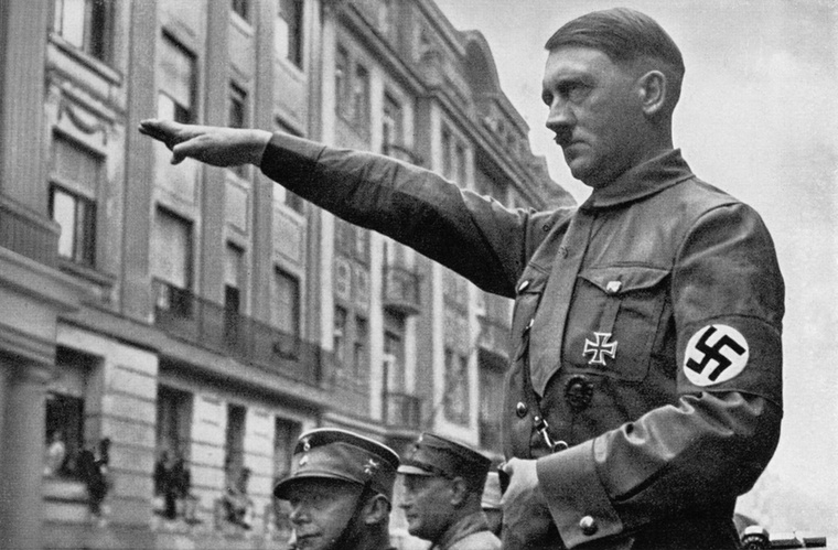 Adolf Hitler - 17 millió áldozatA náci párt vezetőjeként Hitler az antiszemita és nacionalista politikájával vált népszerűvé