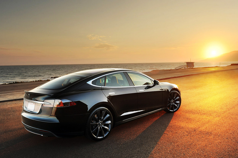 A Tesla elektromos luxusautója