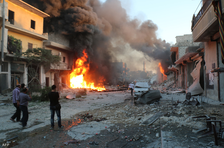 Csőbomba-merénylet utáni utcakép Aleppóban