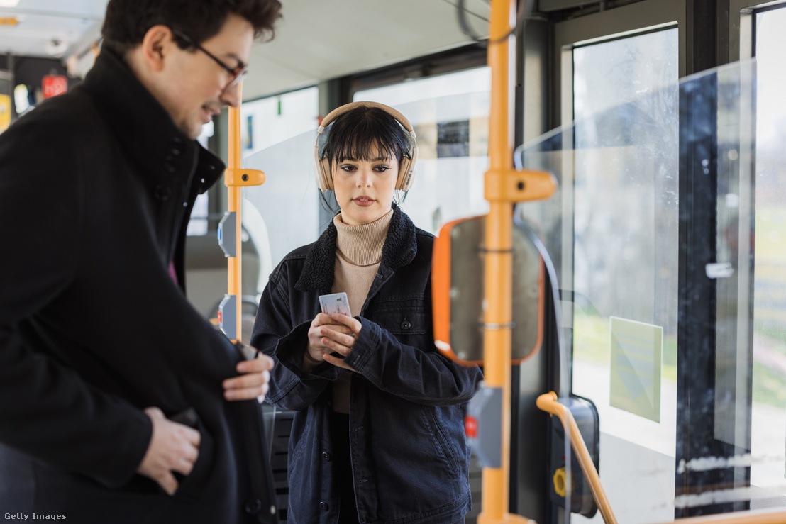 A BKK ellenőrei nem kötelesek elengedni a bliccelő utasokat az első adandó megállónál