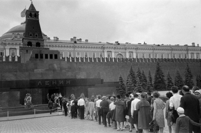 A Lenin-mauzóleumban természetesen sosem volt linóleum, csak márványpadló