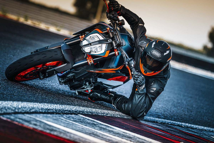 2022-KTM-890-Duke-R-15