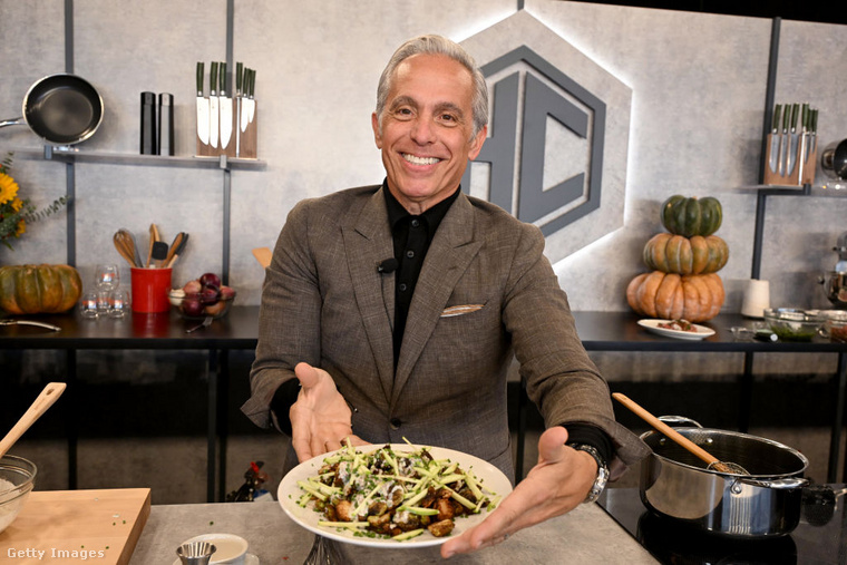 Geoffrey Zakarian praktikus tanácsa a kifutó víz ellen&nbsp;A forrásban lévő víz könnyen kifuthat, de van egy egyszerű megoldás: helyezzünk egy fakanalat az edény tetejére! Ha ez sem elég, egy jégkocka csodákra képes – megfékezi a buborékokat, és garantálja, hogy a tűzhely tiszta marad.