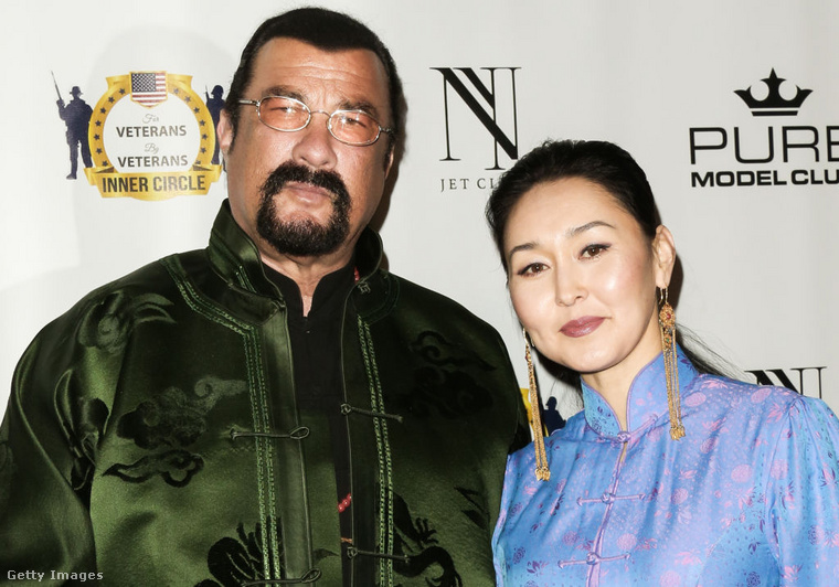 Zavaros házasságok&nbsp;Steven Seagal magánélete sem mentes a botrányoktól, különösen a házasságai miatt