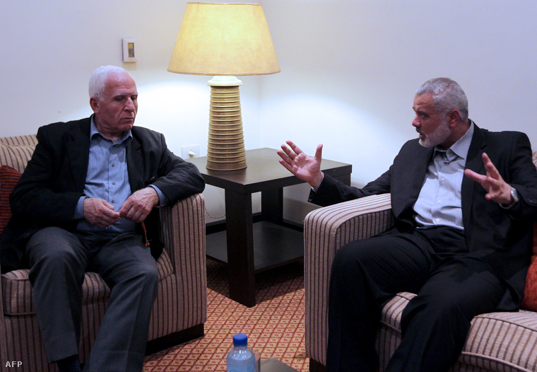 A két palesztin vezető tárgyalásáról kiadott fotó