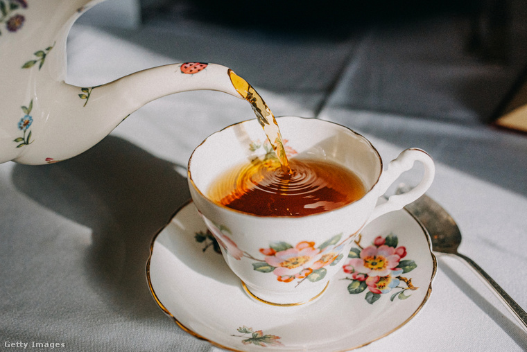 A tea felmelegítésével bármilyen, az italban szunnyadó baktérium aktívvá válhat. (Fotó: Stefania Pelfini La Waziya Phot / Getty Images Hungary)