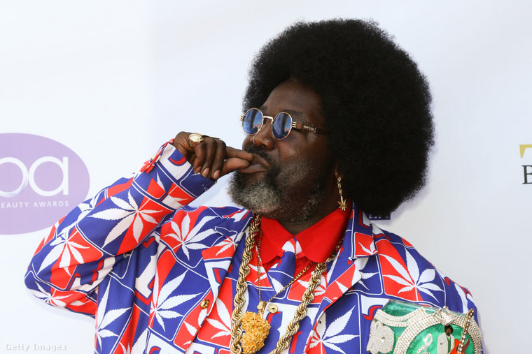 Afroman&nbsp;A “Because I Got High” című dal előadója, Afroman, egy 2015-ös koncertjén okozott botrányt, amikor egy női rajongó váratlanul a színpadra lépett, hogy mellette táncoljon