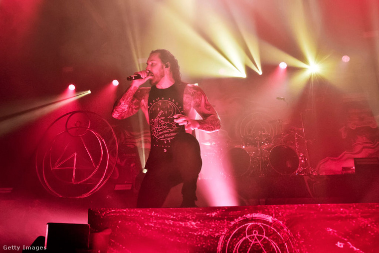 Tim Lambesis&nbsp;Az As I Lay Dying frontembere, Tim Lambesis 2013-ban bérgyilkost próbált felfogadni, hogy megölje elhidegült feleségét, aki válópert indított ellene