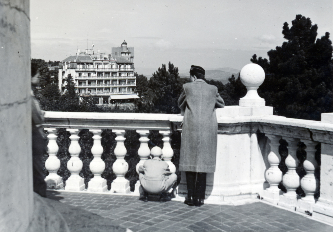 Széchenyi-emlék út, Széchenyi-kilátó, az egykor a mai Hősök terén állt Gloriette (artézi kút). Kilátás a Svábhegyi Szanatórium felé, 1940