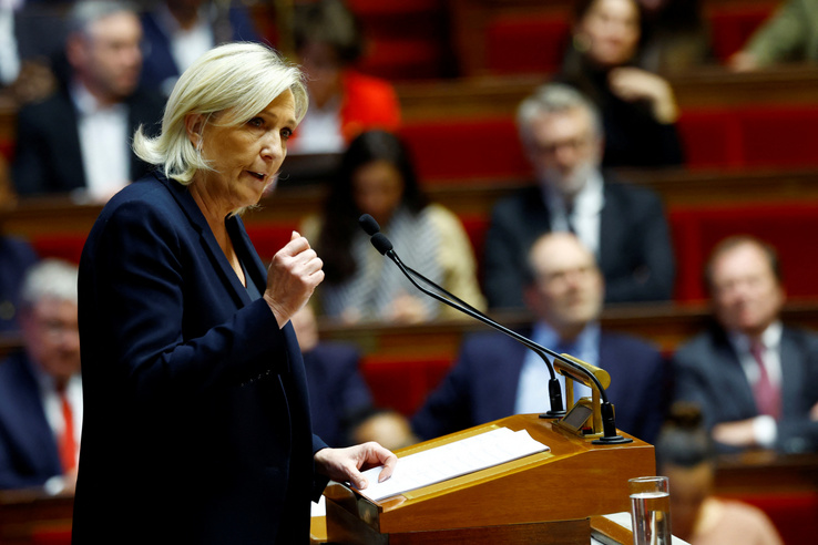 Le Pen megbuktatta a francia kormányt, felkészülhet Macron?