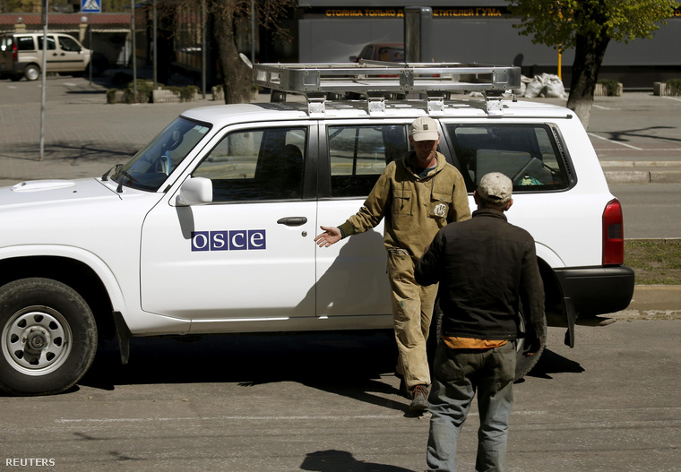 OSCE terepjáró a kelet-ukrajnai Luhanszkban