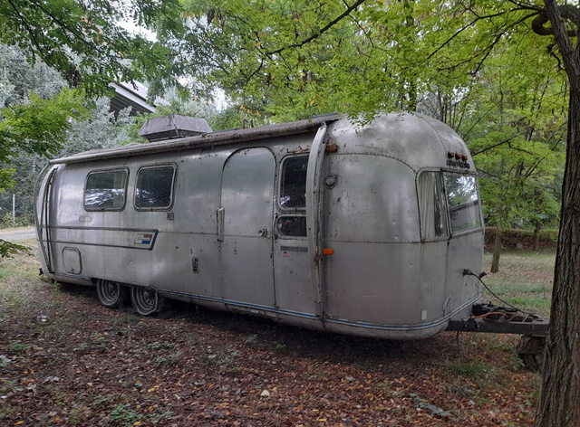 Amerikai Airstream lakókocsi az 1950-es évekből