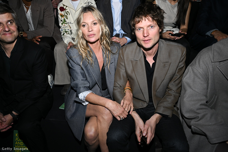 Kate Moss és Nikolai von Biscmark. (Fotó: Stephane Cardinale - Corbis / Getty Images Hungary)