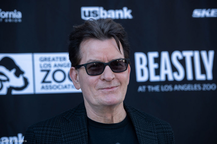 Charlie Sheen: éveken át titkolta HIV-diagnózisát&nbsp;Charlie Sheen, a Két pasi - meg egy kicsi sztárja 2015 novemberében vallotta be nyilvánosan, hogy HIV-pozitív