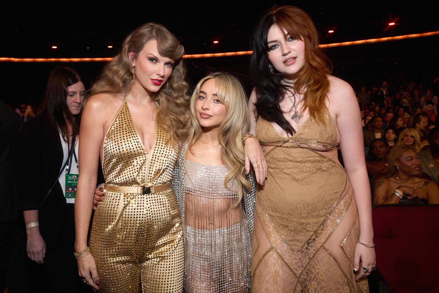 Sabrina Carpenter Taylor Swifttel és Gayle-el.