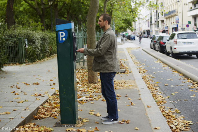 Örülhetnek az autósok, a Kúria szerint ezt a parkolási bírságot nem szabhatják majd ki