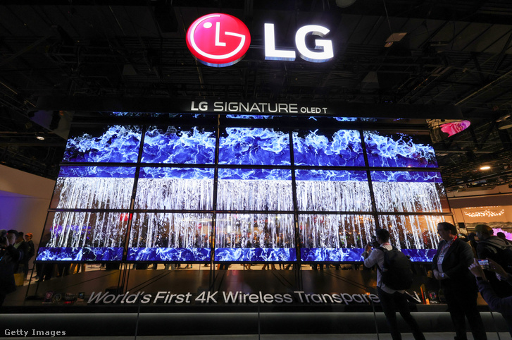 Az LG Signature OLED T televíziói 2024. január 10-én Las Vegasban, Nevadában