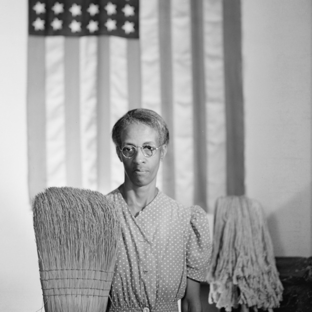 A festmény egyik leghíresebb újragondolása Gordon Parks nevéhez fűződik – az Amerikai gótika, Washington D. C. a fekete polgárjogi mozgalom egyik legnagyobb hatású fotójává vált (részlet)