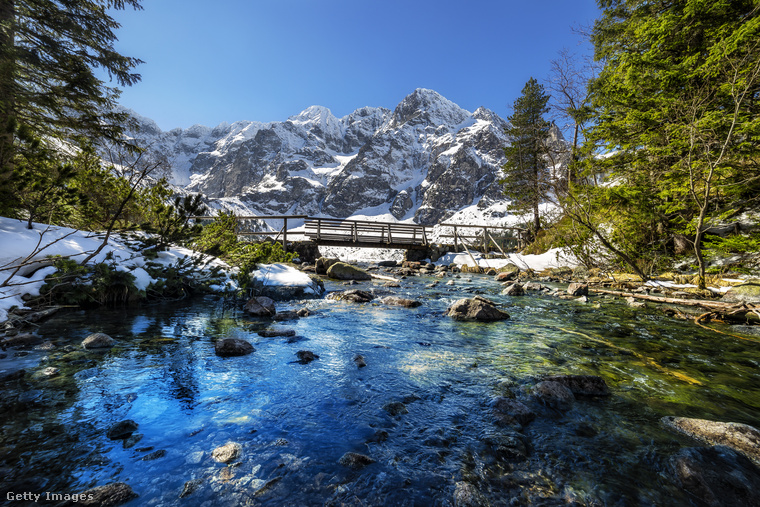 Persze ha máshova utazna a környéken, nem tud rontani, hiszen a Lengyel-Tátra bővelkedik csodálatos helyekben, mint például a Morskie Oko, régi magyar nevén Halastó