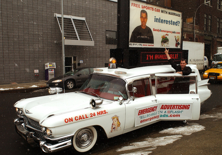 Cadillac Ambulance 19591984-ben, ha szellemmel került szembe, vagy véletlenül megidézett egy felhőkarcoló méretű habcsókembert, akkor bátran hívhatta a Szellemirtókat