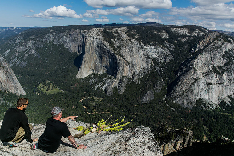 Potter nemcsak bázisugróként, hanem mászóként is ismert volt: ő volt az első, aki kötelek nélkül mászta meg a Yosemite híres Half Dome-jának egy részét. (Fotó: Marcus Yam / Getty Images)