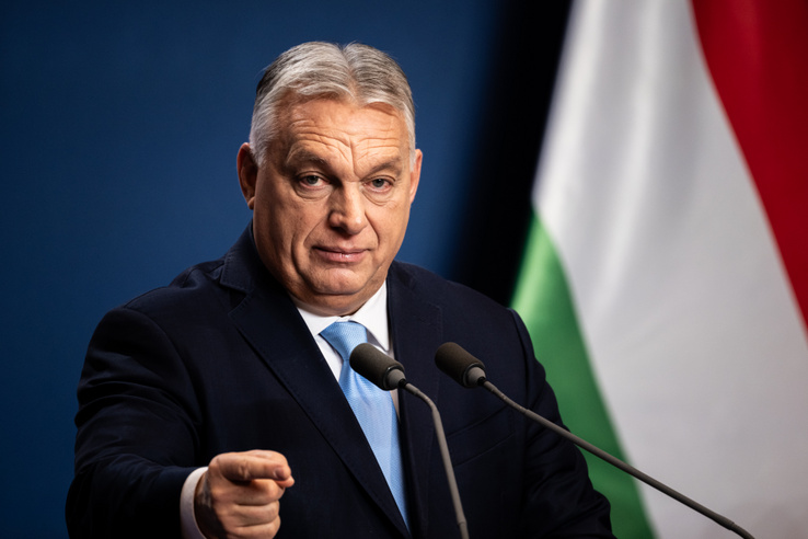 Történelmi mélypontra került a forint, Orbán Viktor rámutatott a forintgyengülés felelőseire