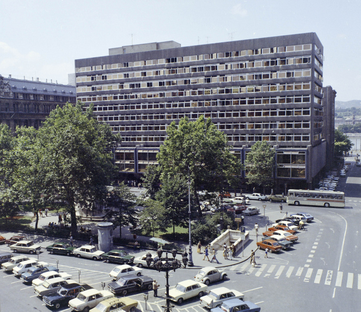 Vörösmarty tér, 1975