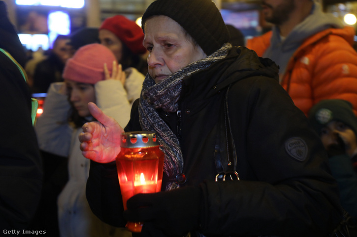 Gyertyagyújtás a zágrábi iskolai késelés áldozatainak tiszteletére 2024. december 23-án