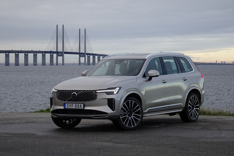 Volvo XC90 T8 e-AWD Plug-in hybrid - Tízéves elmúlt az XC90 második generációja, tavaly újra frissítették, hogy piacképes maradjon